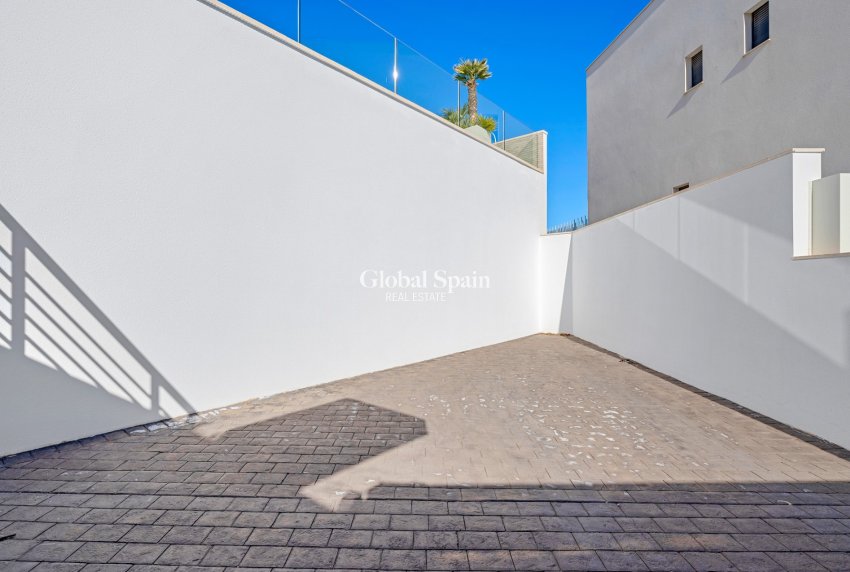 Resale - VILLA -
SAN MIGUEL DE SALINAS - Inland