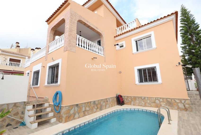 Resale - VILLA -
SAN MIGUEL DE SALINAS - Inland