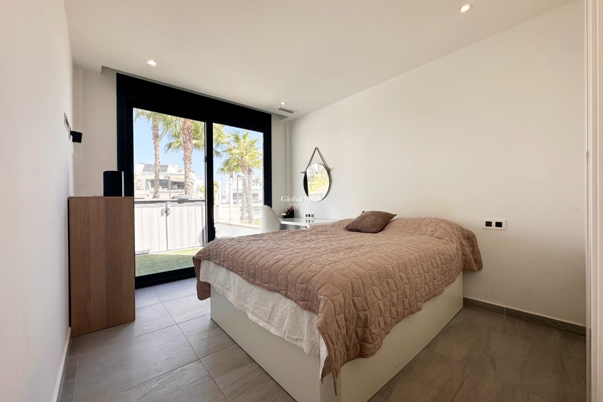 Resale - VILLA -
SAN MIGUEL DE SALINAS - Inland