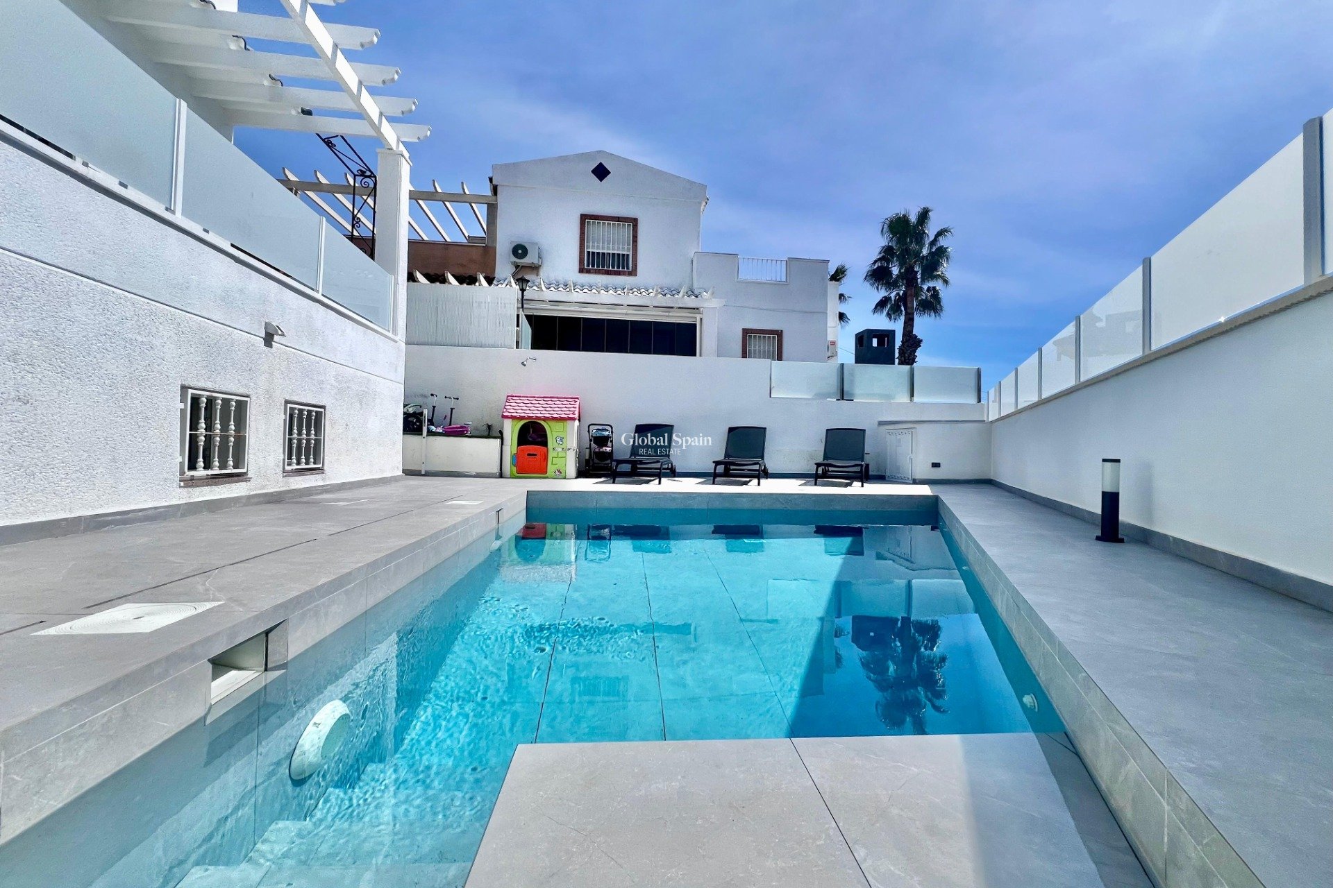 Resale - VILLA -
SAN MIGUEL DE SALINAS - Las filipinas