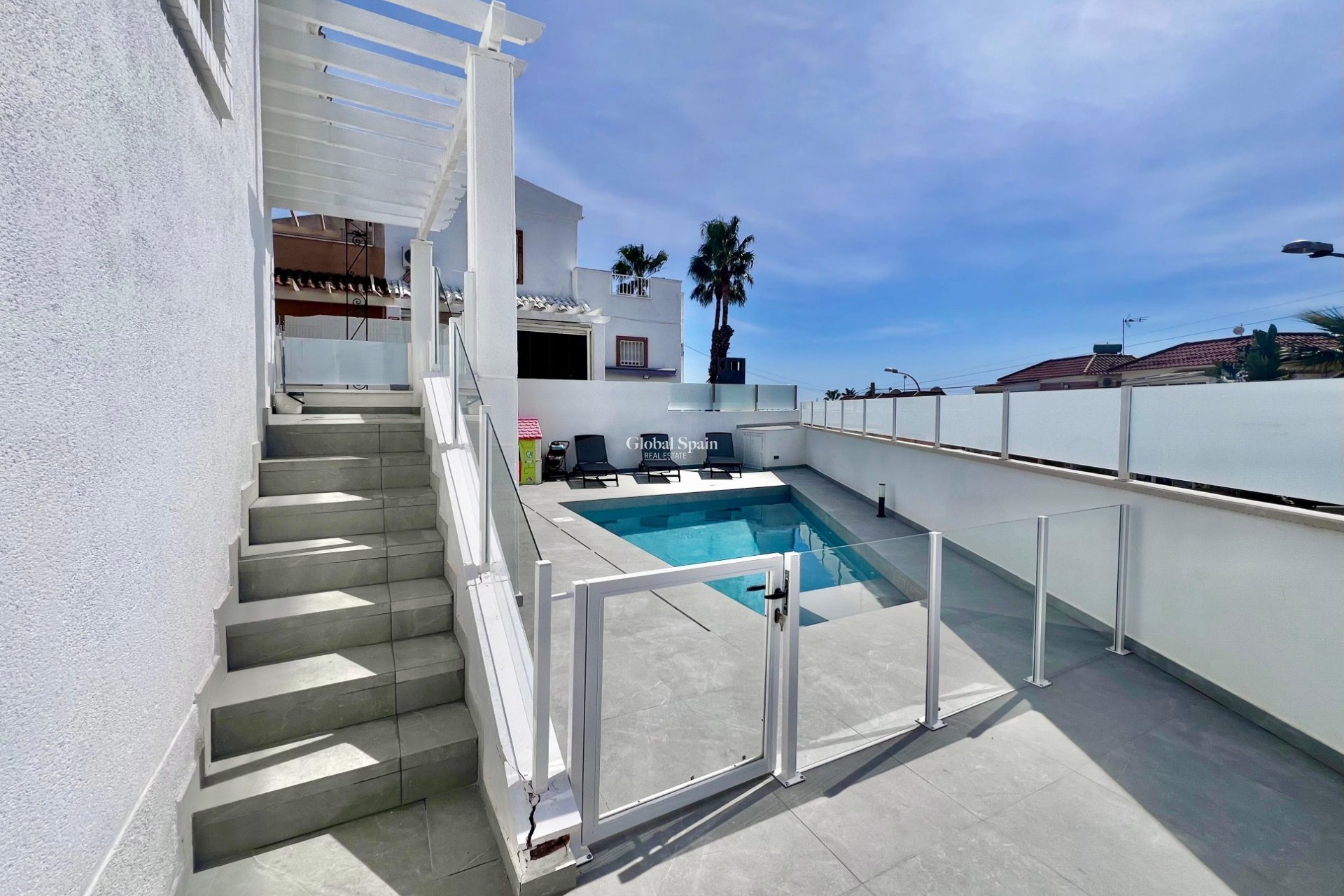 Resale - VILLA -
SAN MIGUEL DE SALINAS - Las filipinas