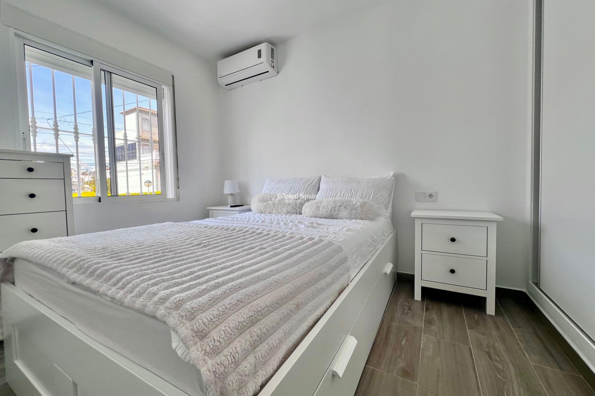 Resale - VILLA -
SAN MIGUEL DE SALINAS - Las filipinas