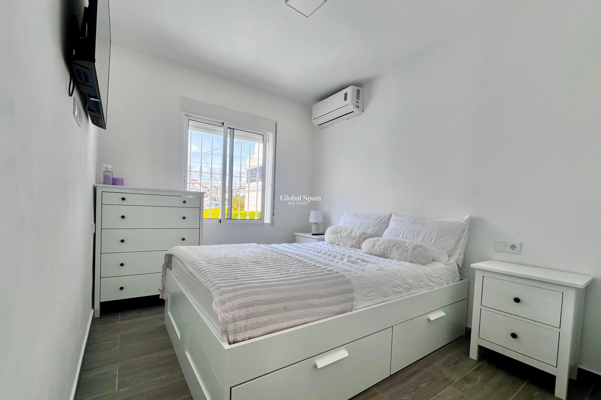 Resale - VILLA -
SAN MIGUEL DE SALINAS - Las filipinas