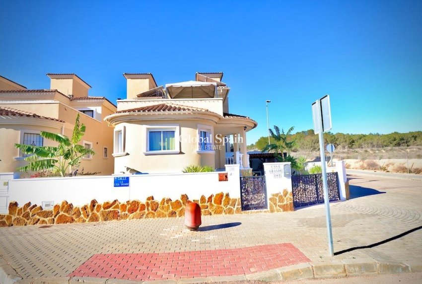 Resale - Villa -
SAN MIGUEL DE SALINAS - Residencial los flamencos