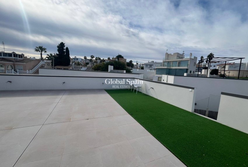 Resale - VILLA -
SAN MIGUEL DE SALINAS - Urbanizacion Blue Lagoon