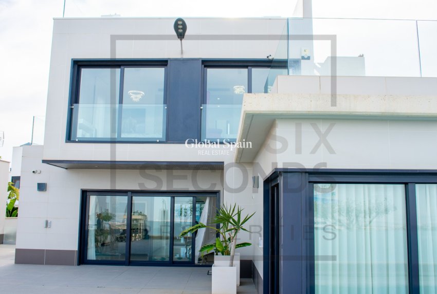 Resale - VILLA -
SAN MIGUEL DE SALINAS - Urbanizaciones