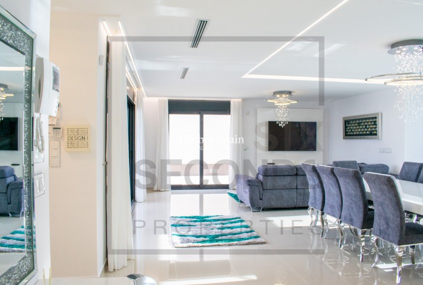 Resale - VILLA -
SAN MIGUEL DE SALINAS - Urbanizaciones