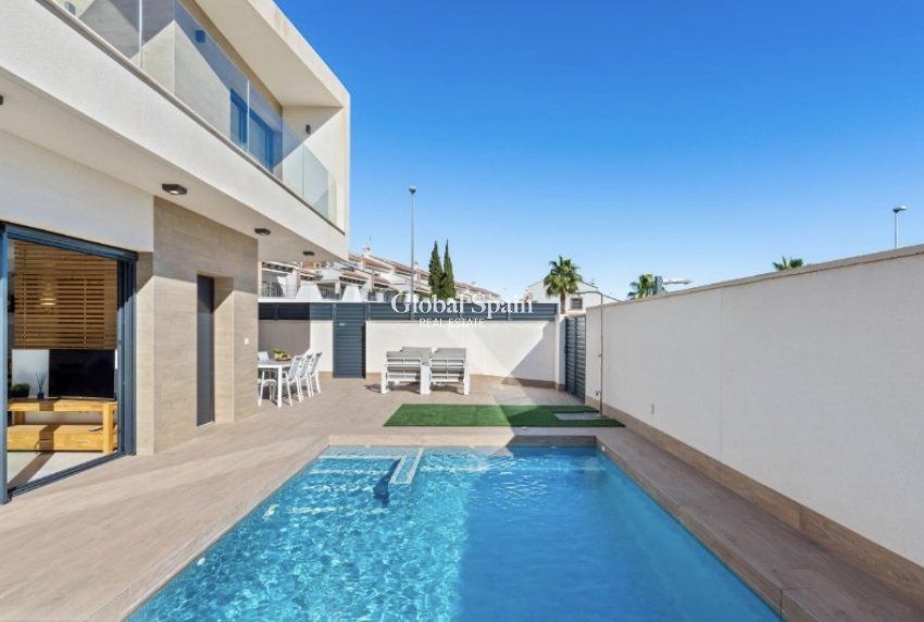 Resale - Villa -
SAN MIGUEL DE SALINAS