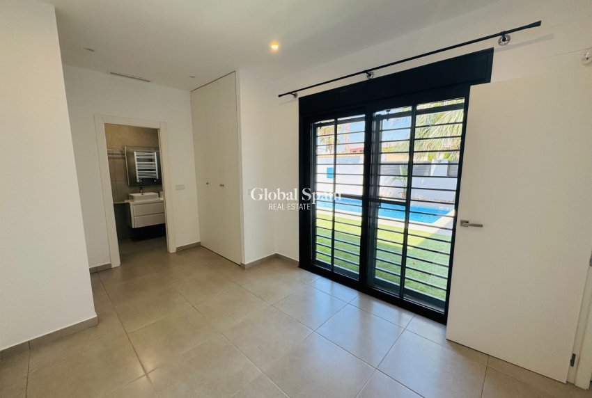 Resale - VILLA -
SAN PEDRO DEL PINATAR - LO PAGÁN