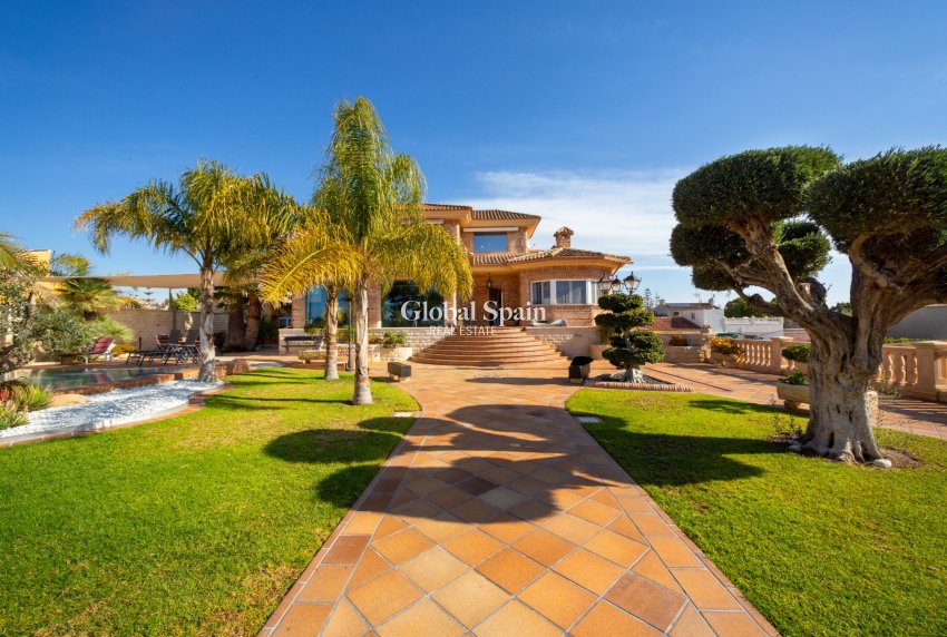 Resale - VILLA -
San Vicente del Raspeig - Inland
