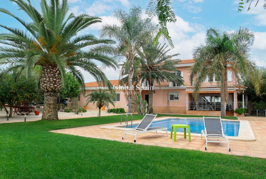 Resale - VILLA -
SAN VICENTE DEL RASPEIG - Inland