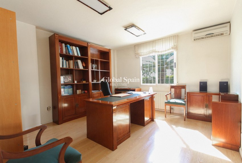 Resale - VILLA -
SAN VICENTE DEL RASPEIG - Inland