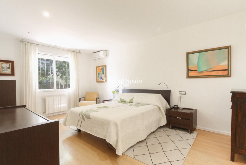 Resale - VILLA -
SAN VICENTE DEL RASPEIG - Inland