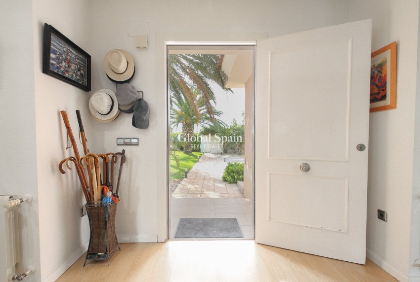 Resale - VILLA -
SAN VICENTE DEL RASPEIG - Inland