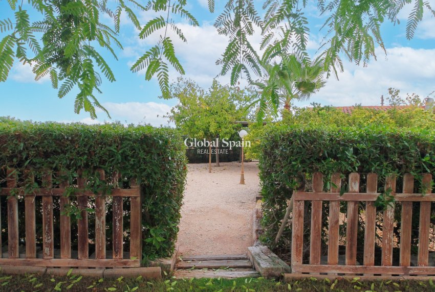 Resale - VILLA -
SAN VICENTE DEL RASPEIG - Inland