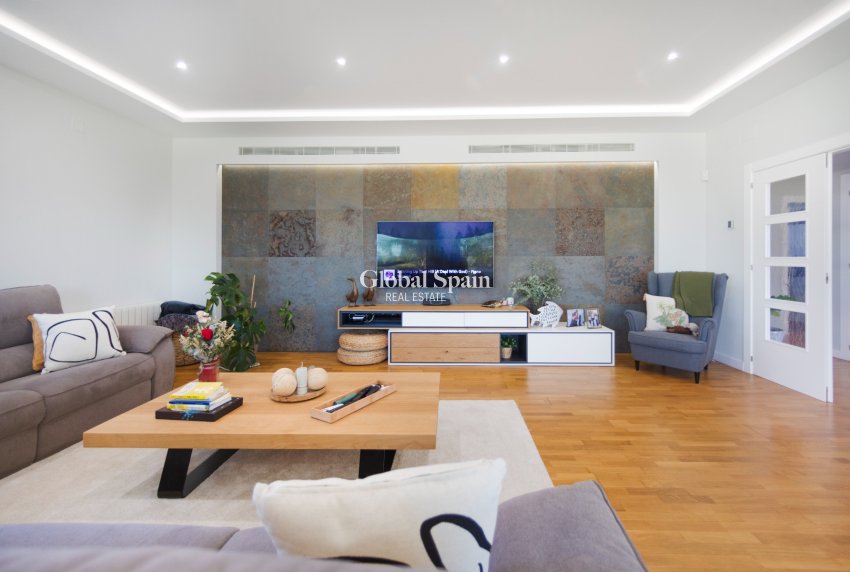 Resale - VILLA -
SAN VICENTE DEL RASPEIG - Inland