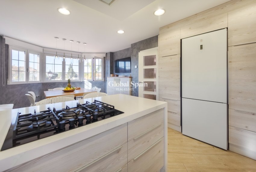 Resale - VILLA -
SAN VICENTE DEL RASPEIG - Inland