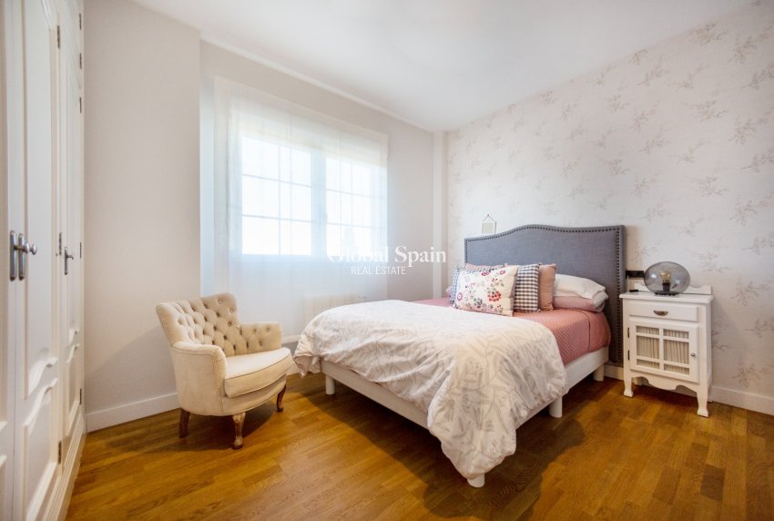 Resale - VILLA -
SAN VICENTE DEL RASPEIG - Inland