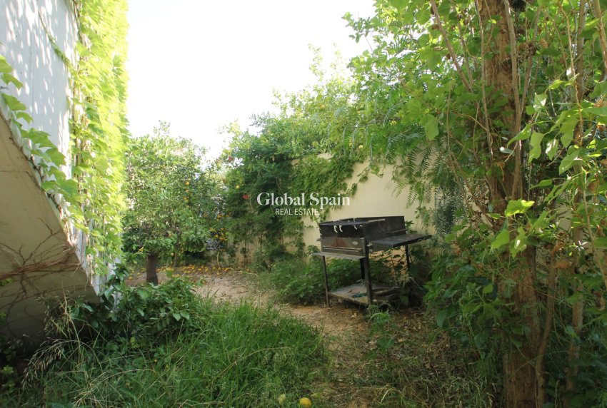 Resale - VILLA -
SAN VICENTE DEL RASPEIG - Inland