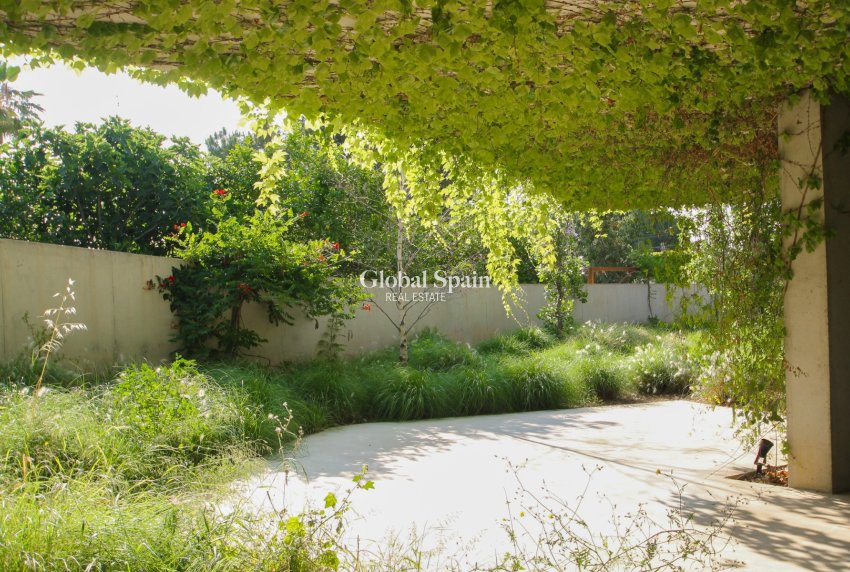 Resale - VILLA -
SAN VICENTE DEL RASPEIG - Inland