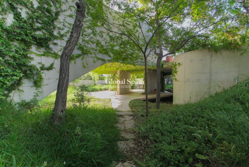 Resale - VILLA -
SAN VICENTE DEL RASPEIG - Inland