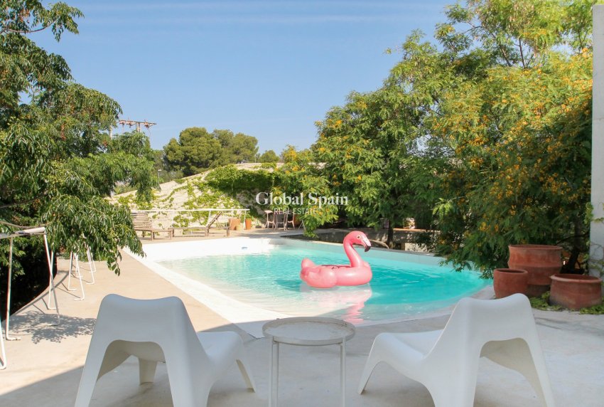 Resale - VILLA -
SAN VICENTE DEL RASPEIG - Inland