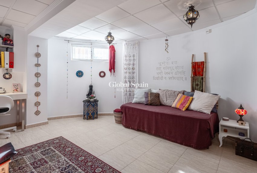 Resale - VILLA -
SANTA POLA - Costa Blanca