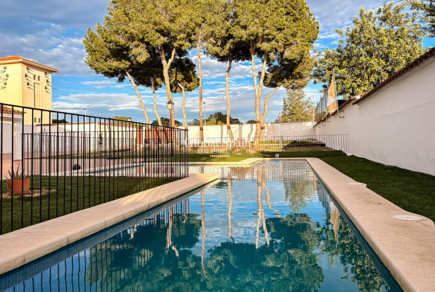 Resale - VILLA -
SANTA POLA - El Poble Llevanti