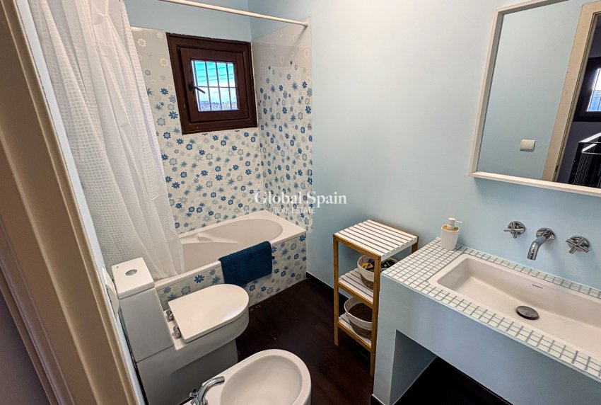 Resale - VILLA -
SANTA POLA - El Poble Llevanti