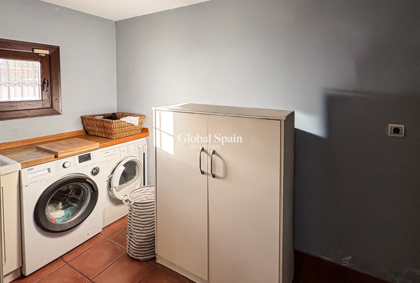 Resale - VILLA -
SANTA POLA - El Poble Llevanti