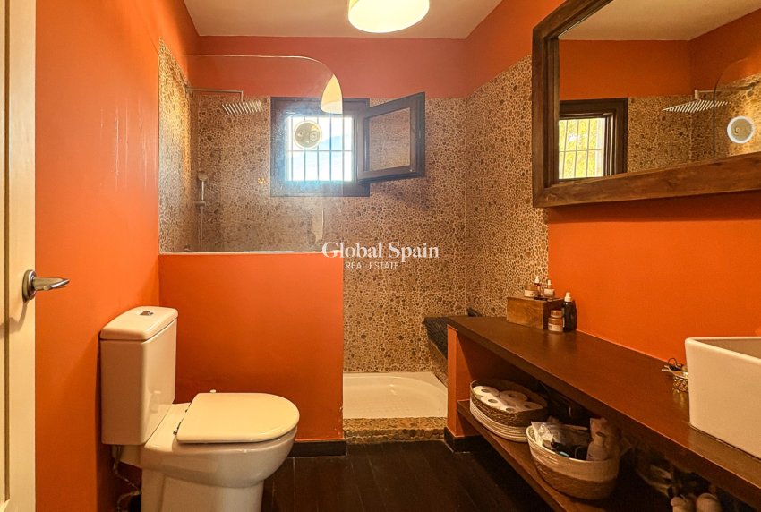 Resale - VILLA -
SANTA POLA - El Poble Llevanti