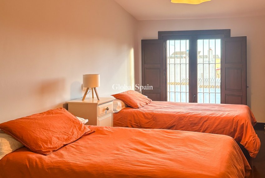 Resale - VILLA -
SANTA POLA - El Poble Llevanti