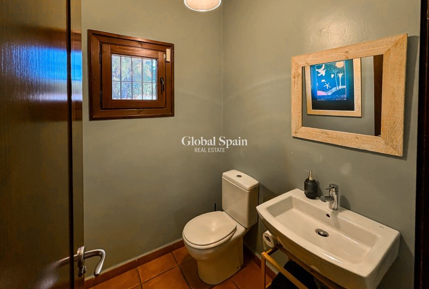 Resale - VILLA -
SANTA POLA - El Poble Llevanti