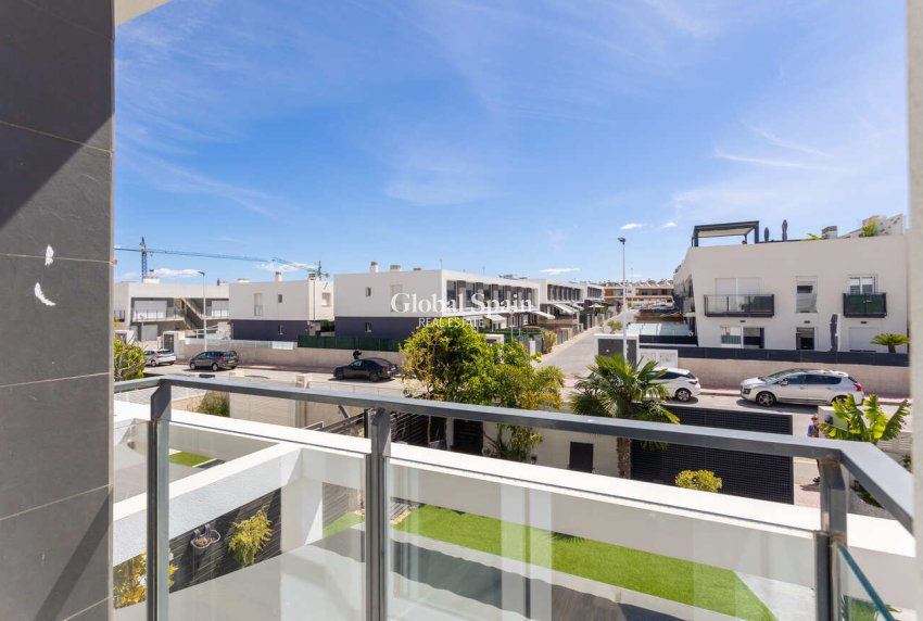 Resale - VILLA -
SANTA POLA - GRAN ALACANT