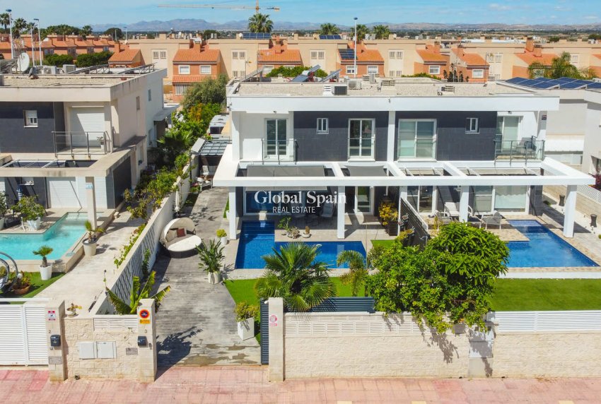 Resale - VILLA -
SANTA POLA - GRAN ALACANT