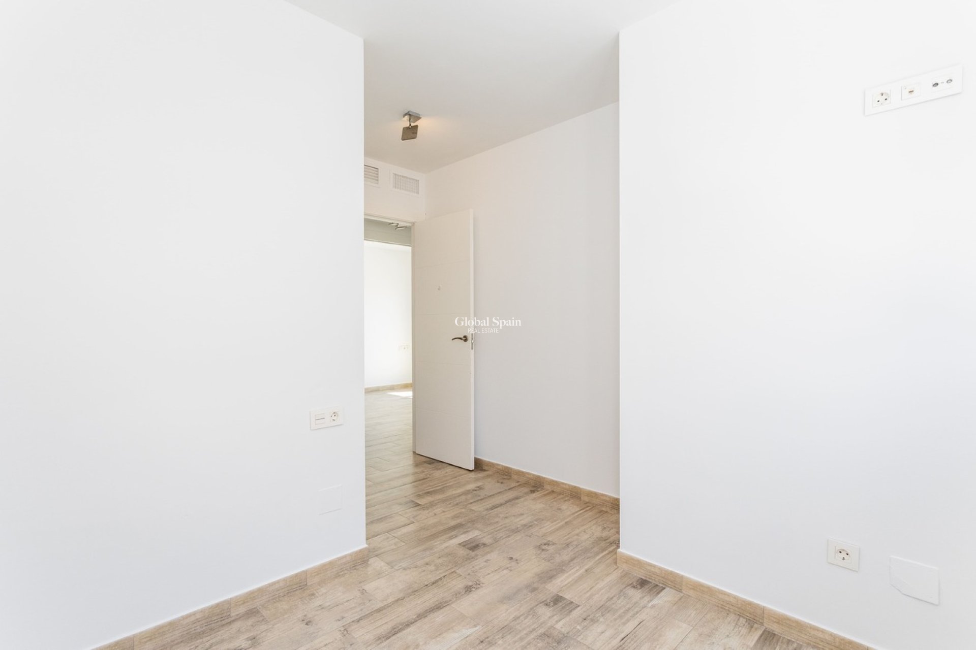 Resale - VILLA -
SANTA POLA - GRAN ALACANT