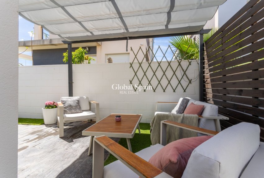 Resale - VILLA -
SANTA POLA - GRAN ALACANT