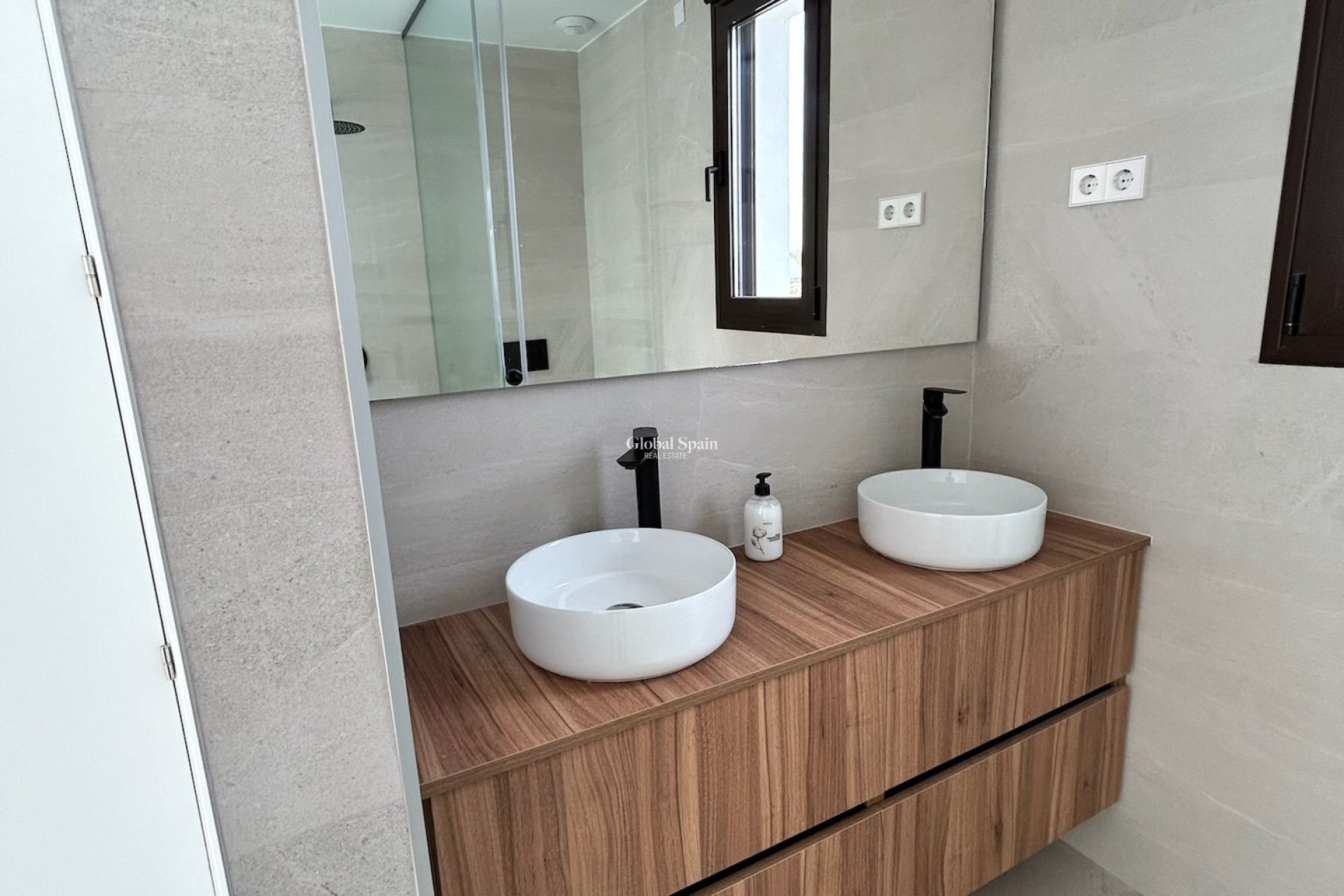 Resale - VILLA -
SANTA ROSALÍA - Inland