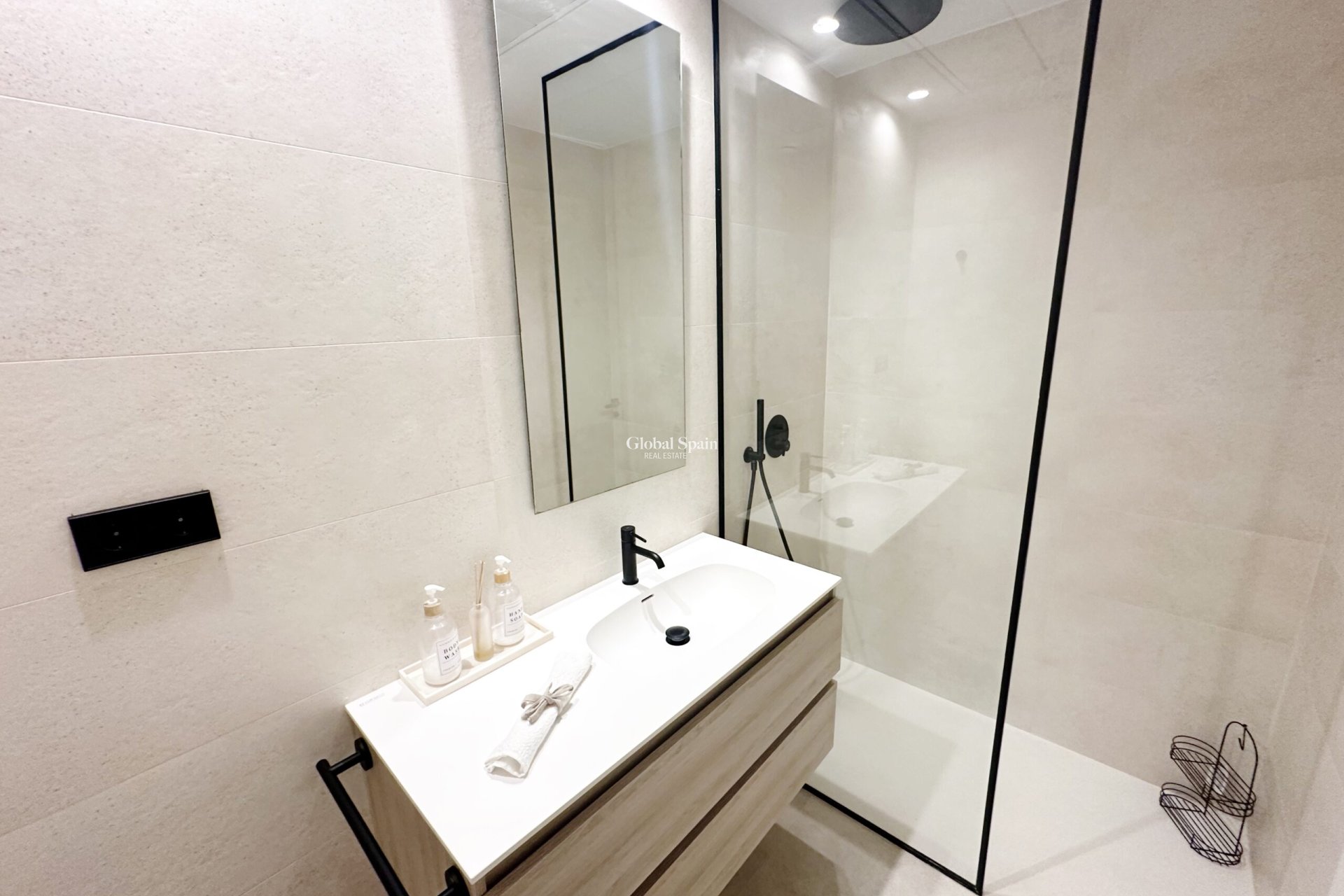 Resale - VILLA -
SANTA ROSALÍA - Inland