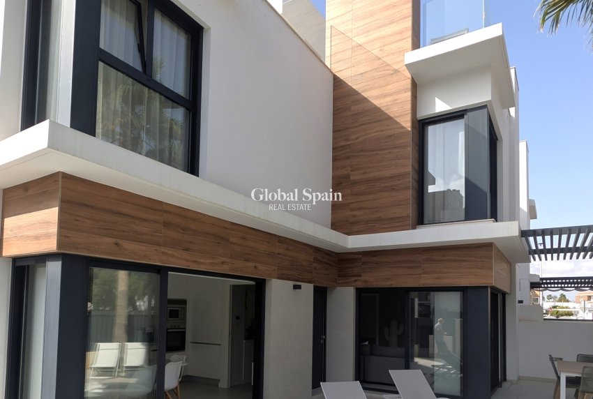 Resale - VILLA -
SANTIAGO DE LA RIBERA - Costa Calida