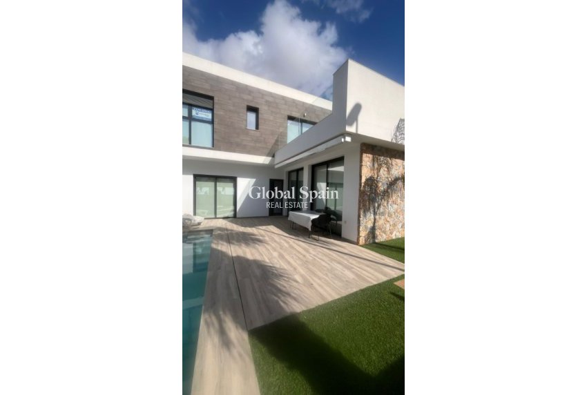 Resale - Villa -
Santiago de Ribeira - Santiago de la ribera