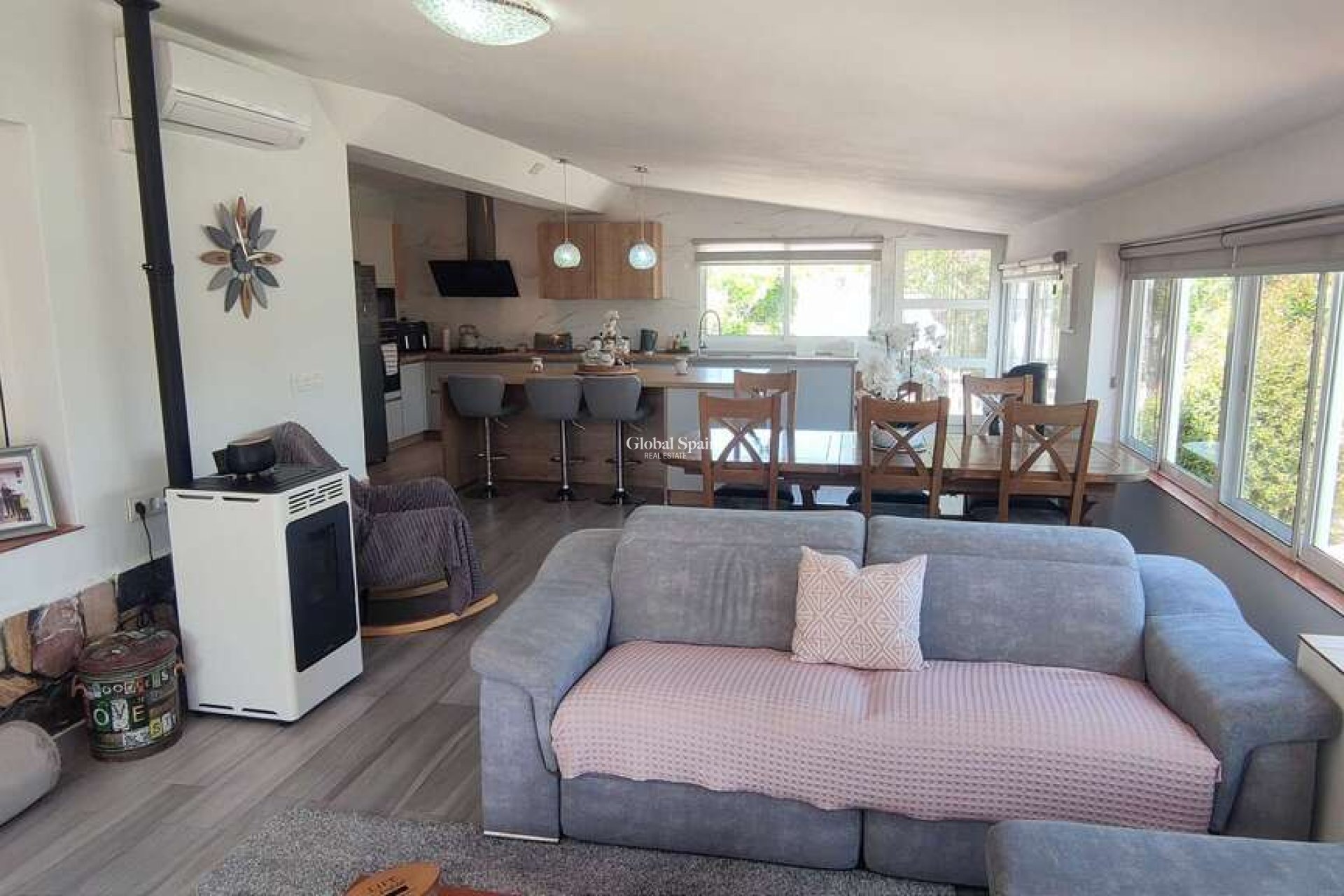 Resale - VILLA -
SAX - Inland