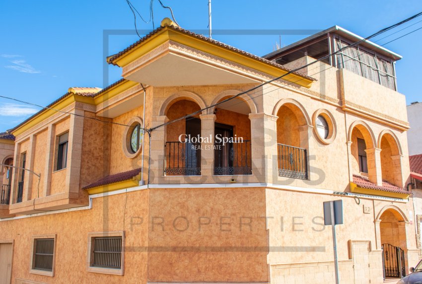 Resale - Villa / Semi detached -
GUARDAMAR DEL SEGURA - Guardamar pueblo