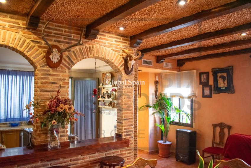 Resale - Villa / Semi detached -
GUARDAMAR DEL SEGURA - Guardamar pueblo