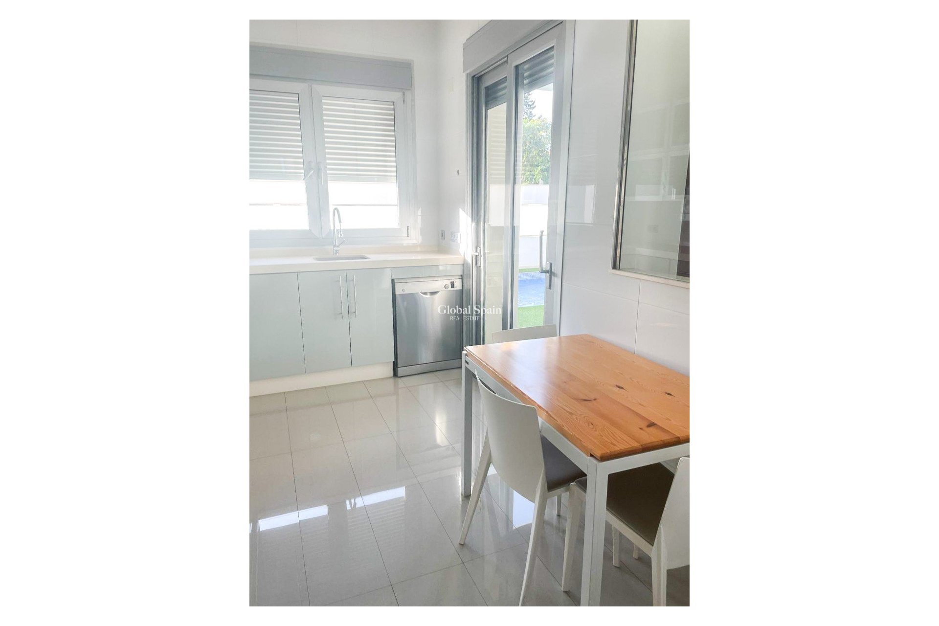 Resale - Villa / Semi detached -
ORIHUELA COSTA - MIL PALMERAS 