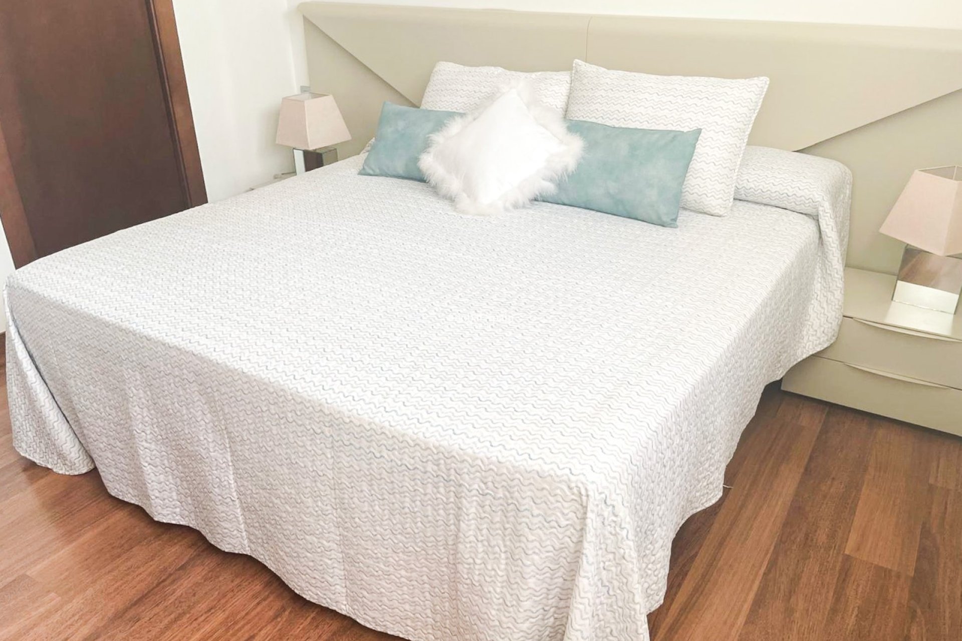 Resale - Villa / Semi detached -
ORIHUELA COSTA - MIL PALMERAS 