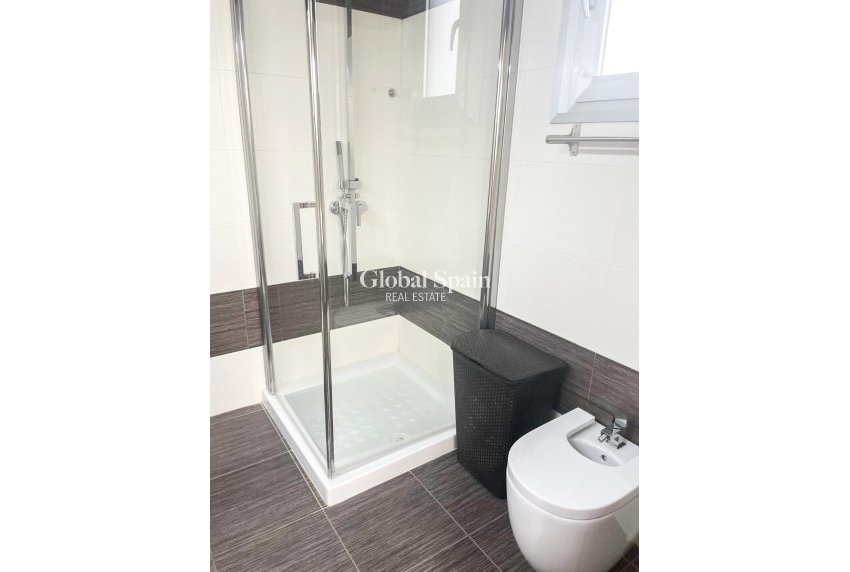 Resale - Villa / Semi detached -
ORIHUELA COSTA - MIL PALMERAS 