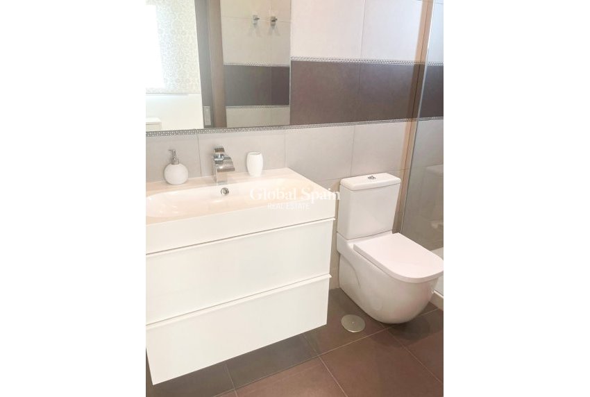 Resale - Villa / Semi detached -
ORIHUELA COSTA - MIL PALMERAS 