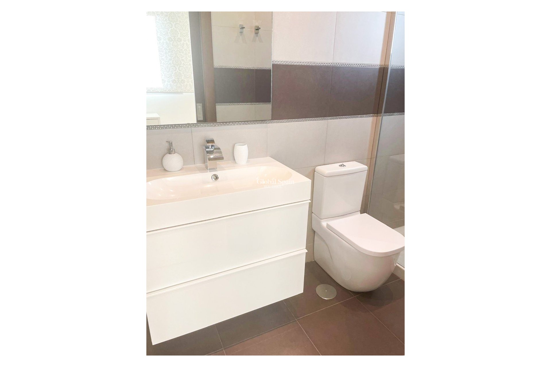 Resale - Villa / Semi detached -
ORIHUELA COSTA - MIL PALMERAS 