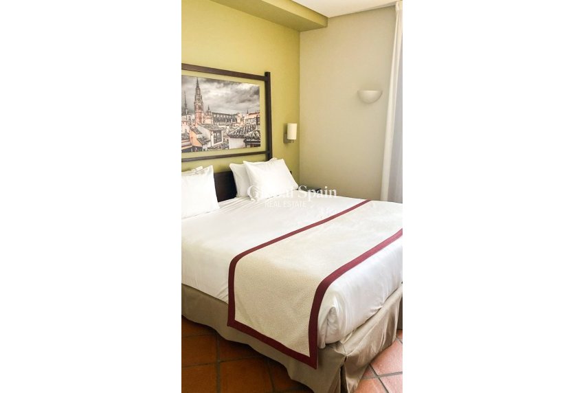 Resale - Villa / Semi detached -
ORIHUELA COSTA - MIL PALMERAS 